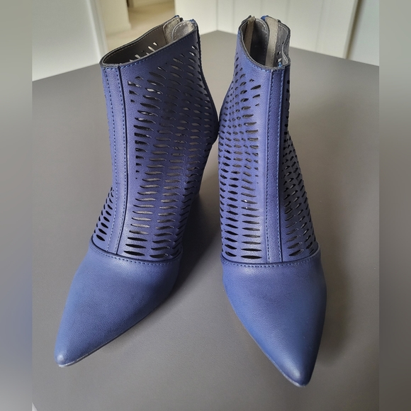 New Michael Antonio Hollow Out Bootie 5.5M Blue - Picture 1 of 6